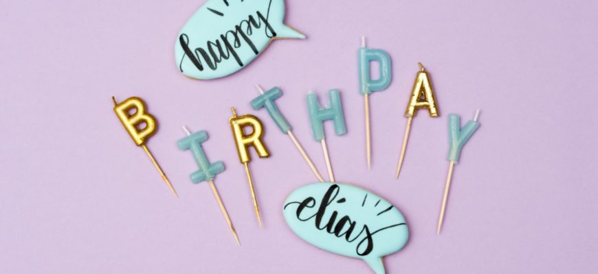 Cake Lettering mit Brush Food Pen auf Royal Icing Kekse