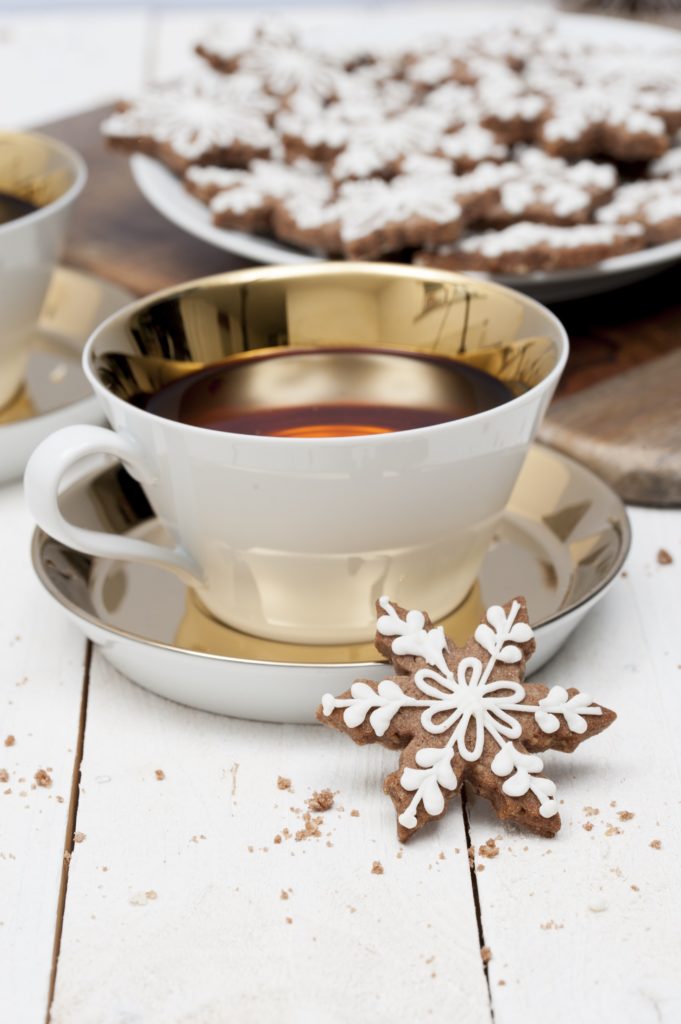 Edle Weihnachtsdeko mit Arzberg Porzellan und Lebkuchenkekse Kunstvolles Keksdesign mit Royal Icing