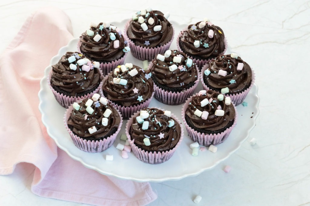 Das schnellste Cupcake Rezept der Welt für Schoko Cupcakes Lecker Cupcakes mit Marshmallows