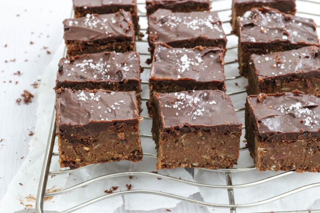 Rezept für Süßkartoffel Brownies, vegan und zuckerfrei backen Rezept für Süßkartoffel Brownies, vegan und zuckerfrei backen