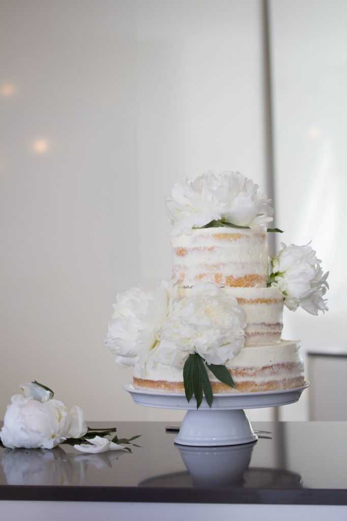 Rezept Hochzeitstorte - Semi Naked Cake mit Pfingstrosen