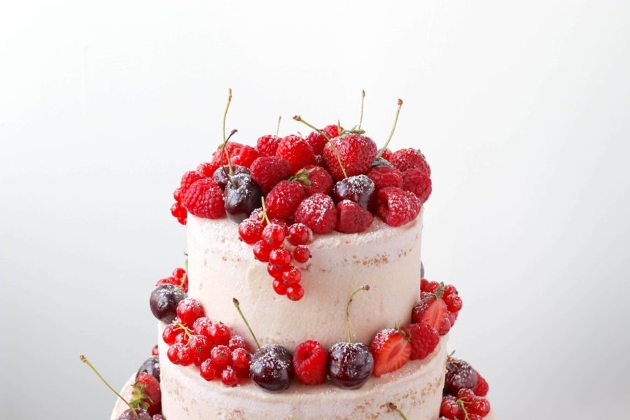 Beeren-Torte mit Schokolade und Vanillecreme