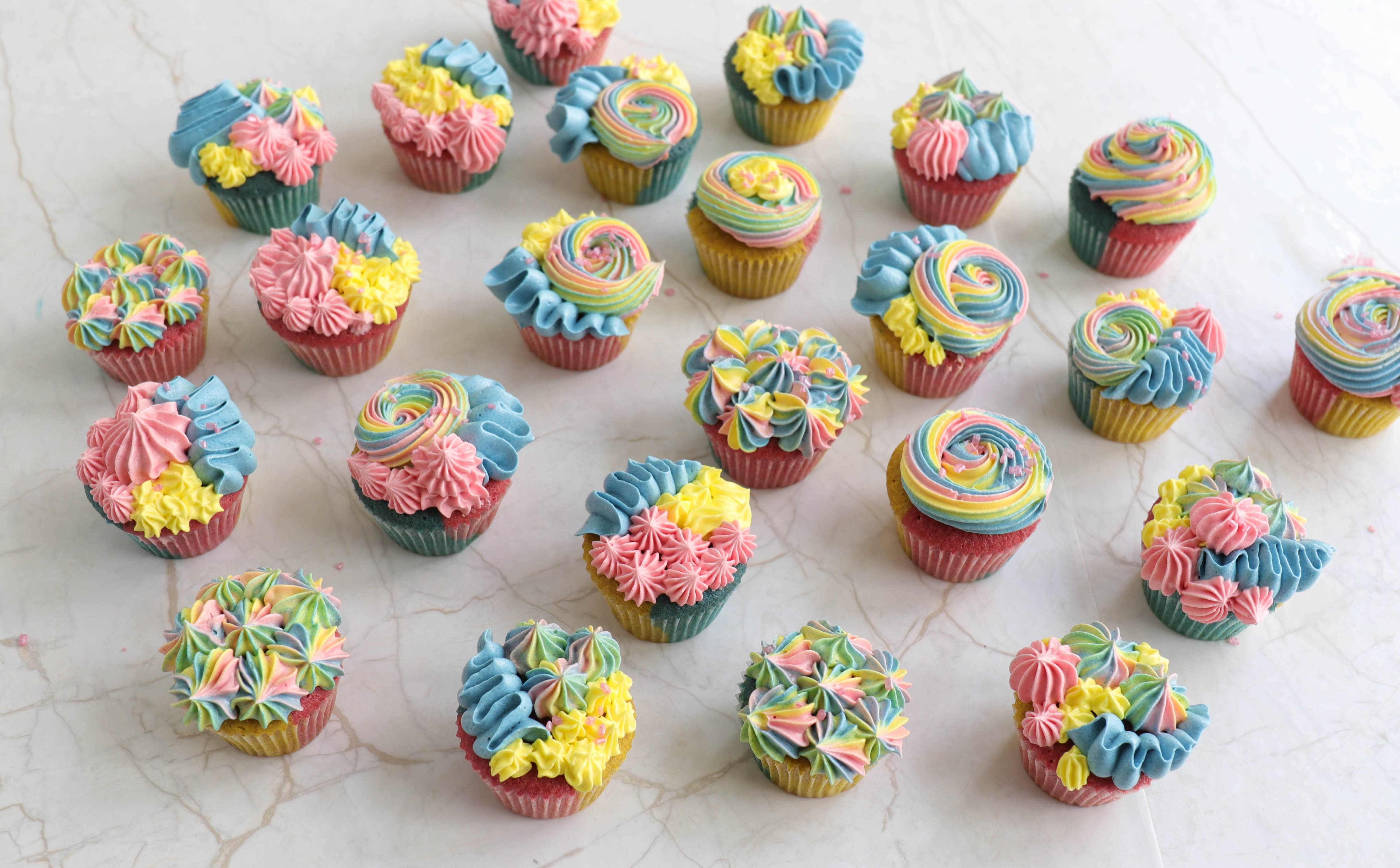 Regenbogen Mini Cupcakes Fur Kindergeburtstag Mein Keksdesign