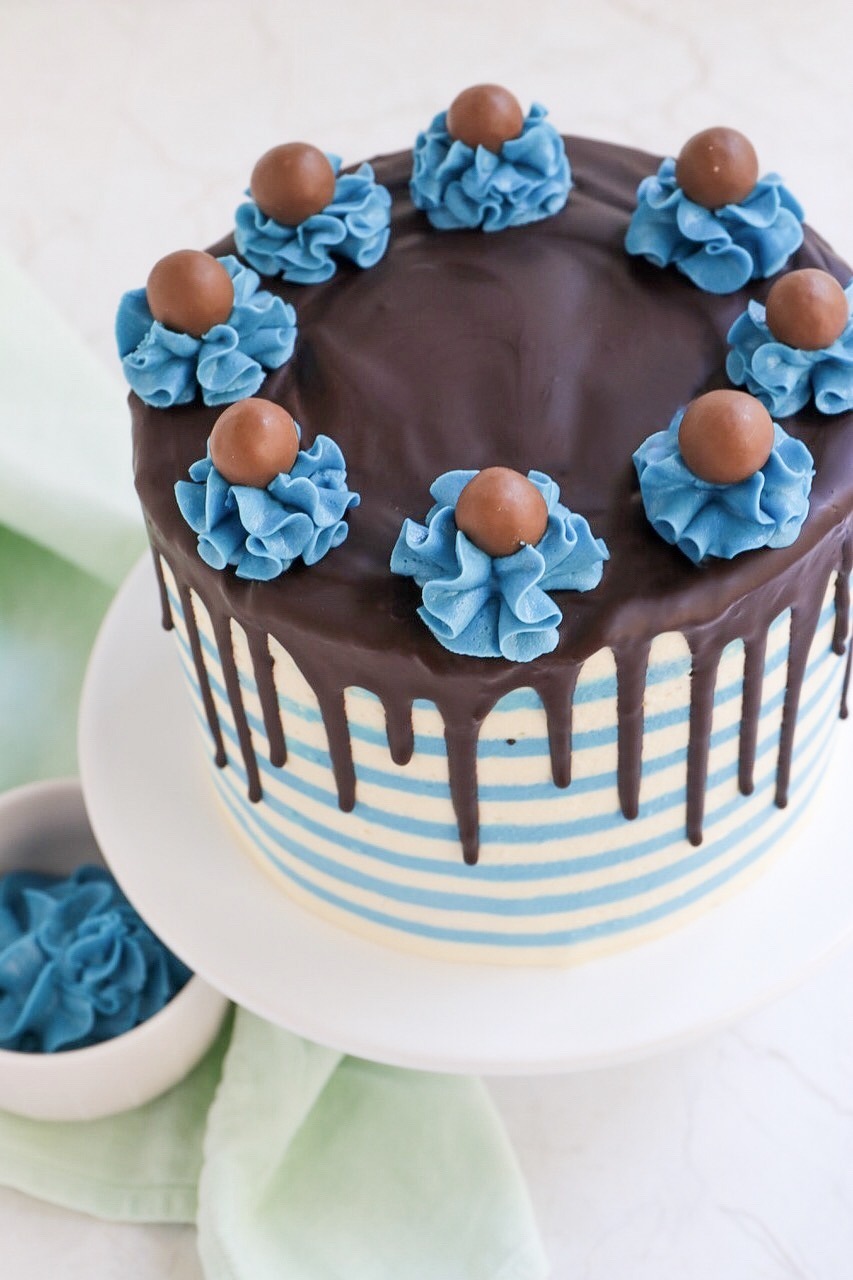 Torten Trend Streifentorte, Striped Drip Cake mit Buttercreme