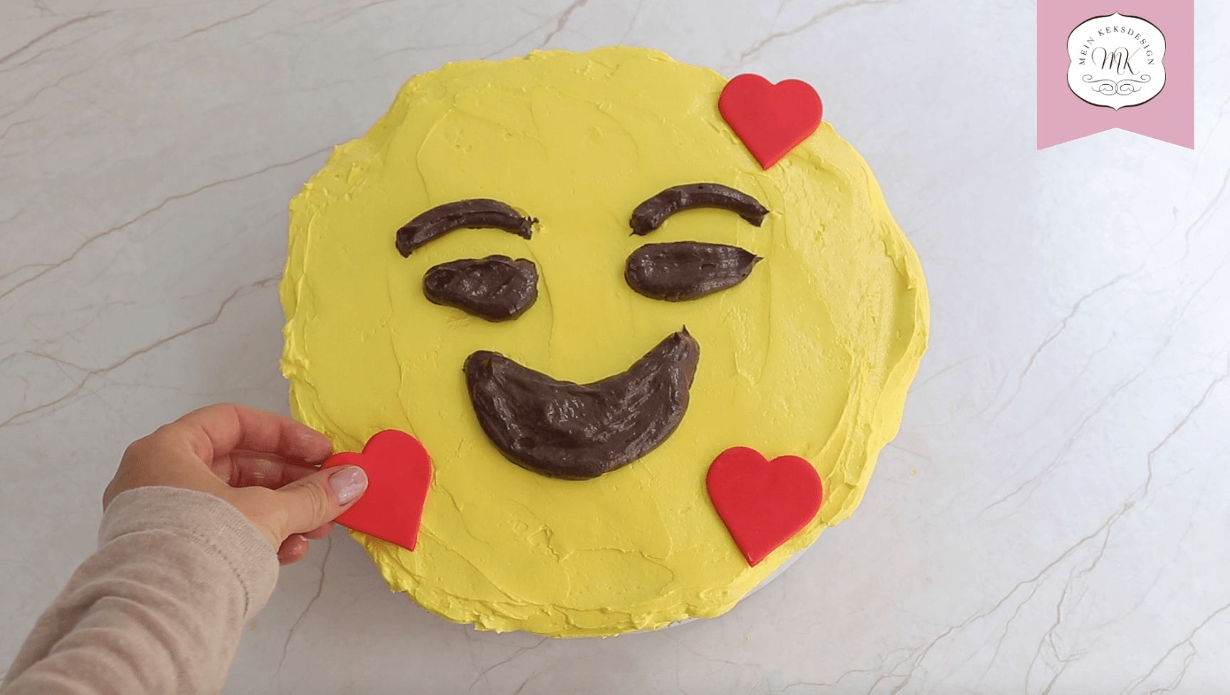 Emoji Cupcake Torte zum Kindergeburtstag