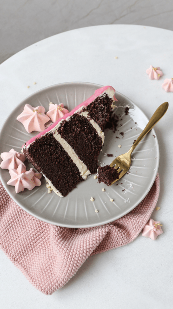 Drip Cake in Rosa für Baby Party mit Baiser